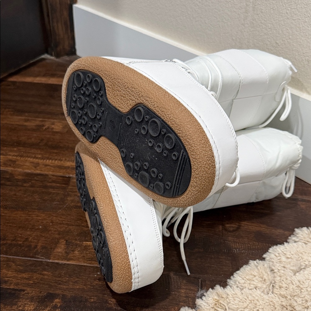 Snow Boots - Picture 3 of 3